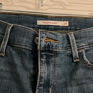 Levi’s. 710 super skinny. Size 26.